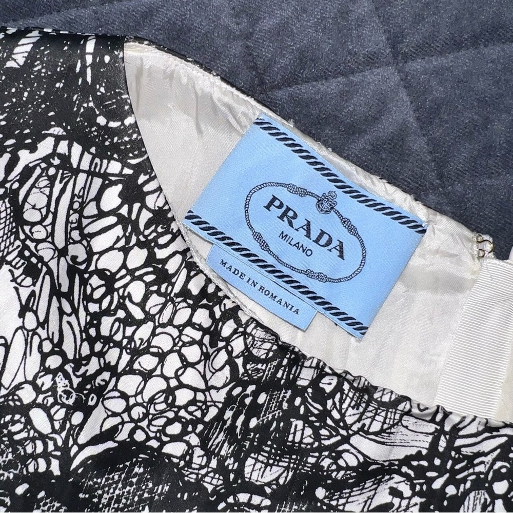 Prada Dress Women’s 10 46 Fit & Flared Satin Lace Printed Black White Short B23 - Picture 4 of 8
